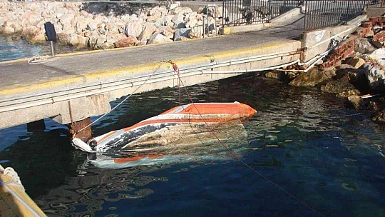 Yön değiştiren rüzgar denizcileri vurdu