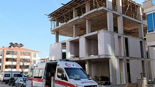 Yüksekten düşerek yaralanan inşaat işçisi hastaneye kaldırıldı