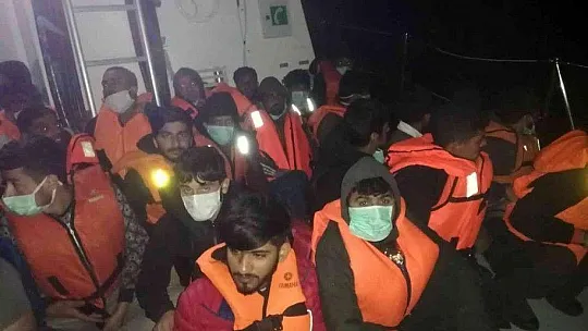 Yunan adalarından Türk karasularına geri itmeler sürüyor