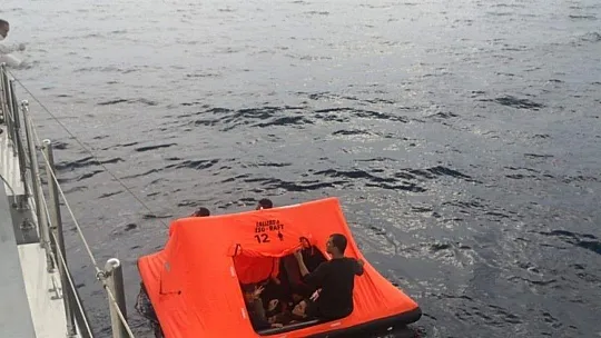 Yunan askerleri sınırları aştı, mültecileri Türk karasularına bırakıp kaçtı