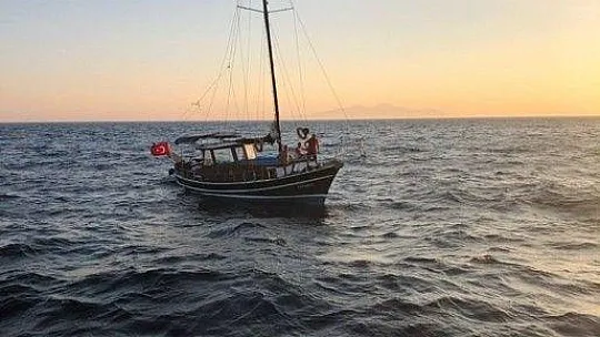 Yunan karasularına sürüklenen tekne kurtarıldı