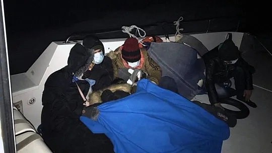 Yunan Sahil Güvenliği 28 göçmeni Türk karasularına itti