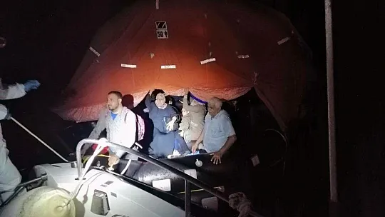 Yunan Sahil Güvenliği korsanlığa başladı