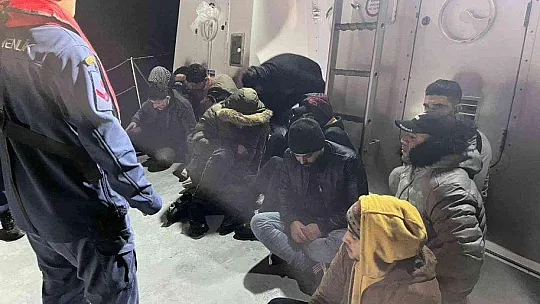 YUNANLARIN İTTİĞİ 13 DÜZENSİZ GÖÇMEN BODRUM'DA KURTARILDI