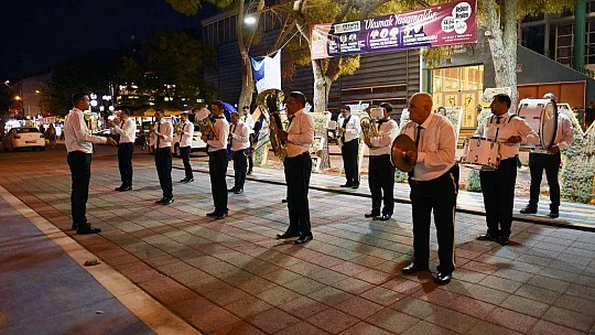 Demokrasi ve Yerel Yönetimler Konuşuldu