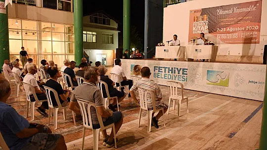 Demokrasi ve Yerel Yönetimler Konuşuldu