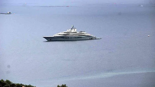 Yüzen saray 'Flying Fox' Bodrum'a demir attı