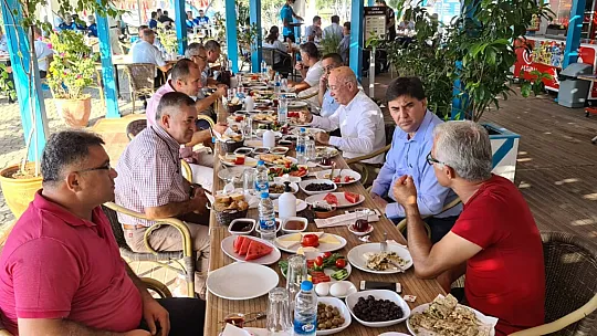 Karaca, Zabıta personeliyle bir arada