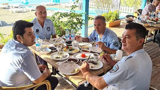 Karaca, Zabıta personeliyle bir arada