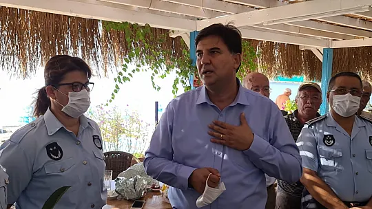 Karaca, Zabıta personeliyle bir arada