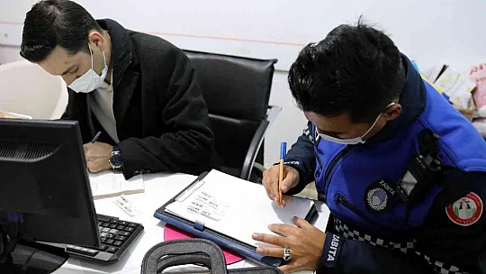 Zabıtadan marketlerde etiket denetimi