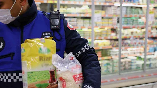 Zabıtadan marketlerde etiket denetimi