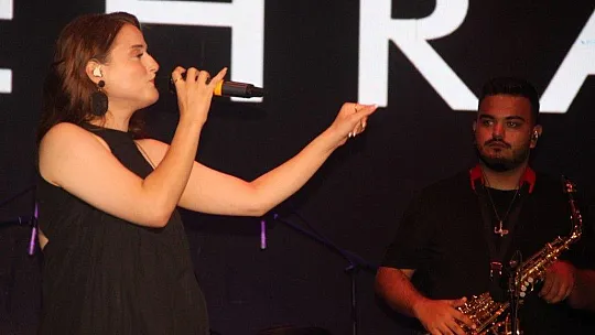 Zehra, Bodrum kalesinde fırtına gibi esti