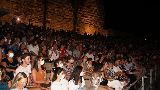 Zehra, Bodrum kalesinde fırtına gibi esti