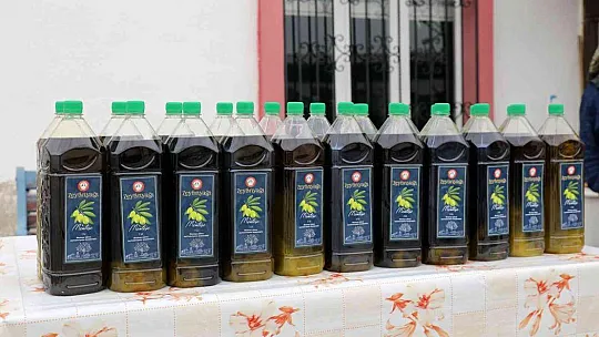 Zeytinyağları ihtiyaç sahiplerine ulaştırılıyor