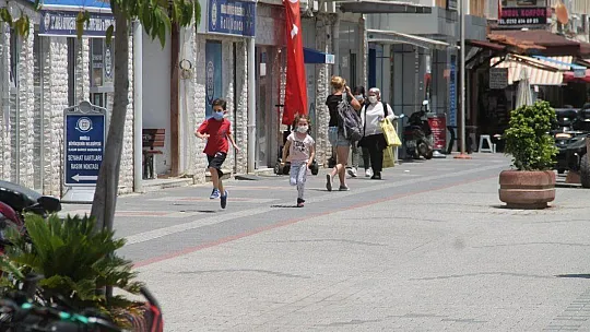 Çocuklar ve Gençler Sokaktaydı