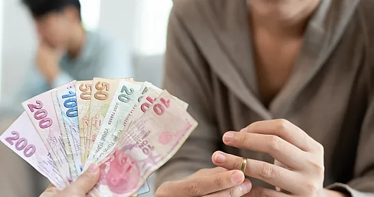 Maaşını evine harcamayan adama kötü haber