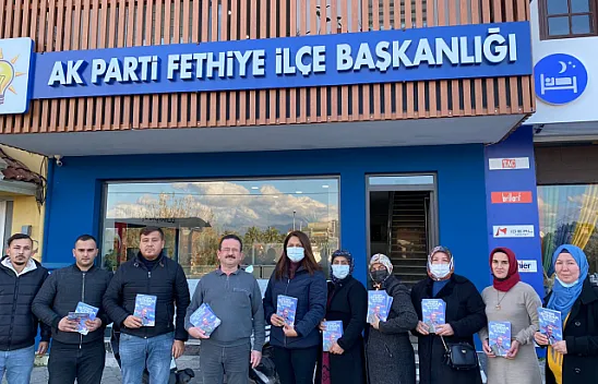 AK Parti kapı kapı gezip, halkı bilgilendirdi