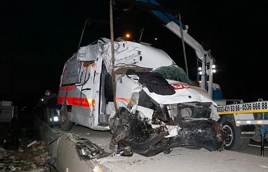 Ambulans Şöförü hayatını kaybetti