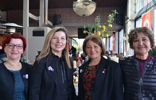 CHP Kadın Kolları kahvaltıda bir arada
