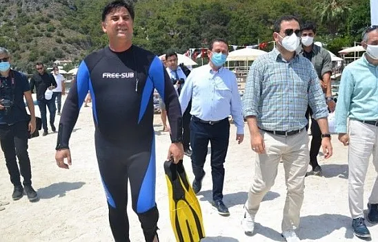 Dalgıç başkandan deniz dibi temizliği