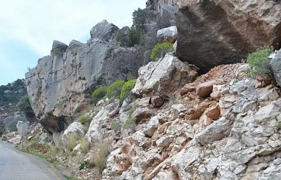 Muhtar Karaburun yetkililerden yardım istedi