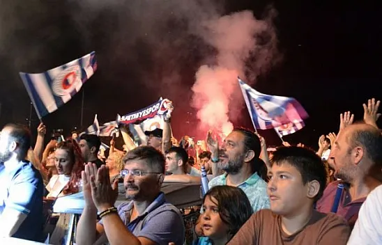 Şimşekler kupayı Beşkaza'da kaldırdı