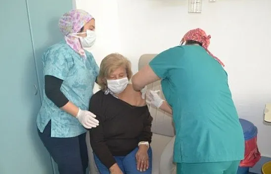 Yaşlılardan devlete aşı teşekkürü