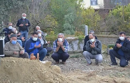 AK Partili Camuz annesini kaybetti