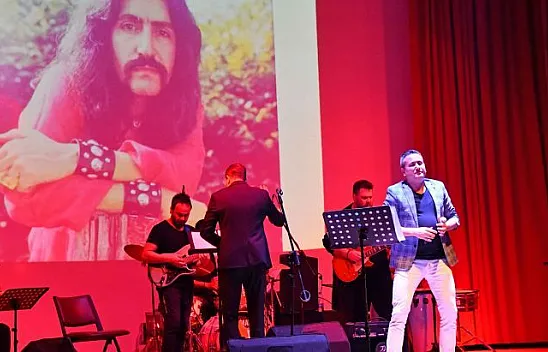 Cem Karaca ve Barış Manço şarkılarla anıldı