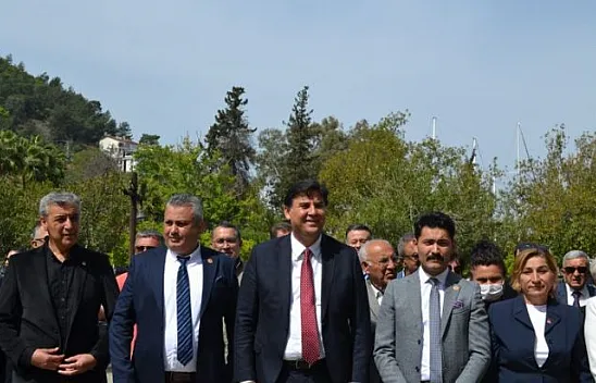 CHP'den çelenk sunma töreni