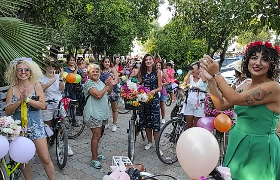 Fethiye'de 'Süslü Kadınlar Bisiklet Turu' gerçekleşti