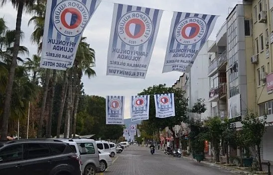 Fethiye sokakları bayraklarla donatıldı