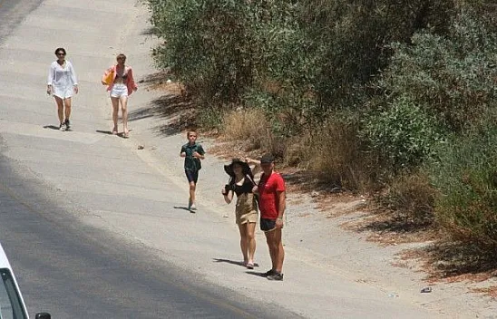 Ölüdeniz'e ulaşmak için kilometrelerce yürüdüler