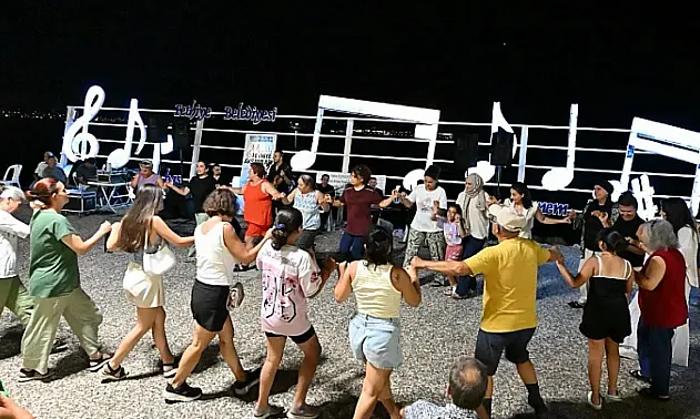 Fethiye'de Müzikli Akşamlar Sahil Bandını Şenlendirdi