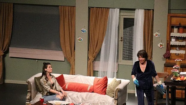 'Plastik Aşklar' oyunu Marmaris'te seyirciyle buluştu