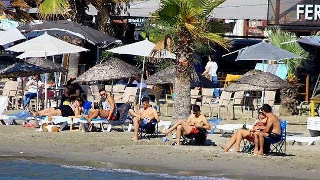 'Sakin Kent'te deniz keyfi sürüyor