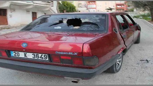  KENDİSİNE SALDIRANLARIN ARACINI PARÇALADI