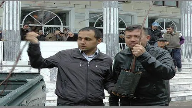 Mekke'nin Fethi nedeniyle fidan dağıtıldı