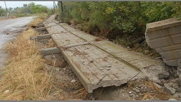  SEYDİKEMER VE FETHİYE'DE EVLERİ SU BASTI (görüntülü)