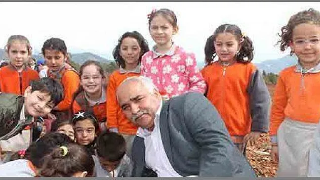 ORMAN HAFTASINI FİDAN DİKEREK KUTLADILAR