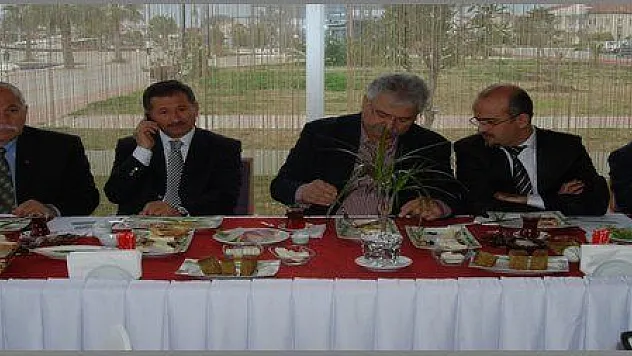 HASTANE YÖNETİMİ BASINLA KAHVALTILI TOPLANTI DÜZENLEDİ