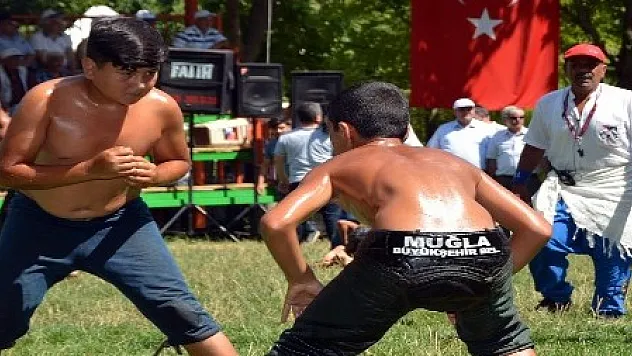 Büyükşehir'in güreşçileri er meydanında 26 madalya aldı