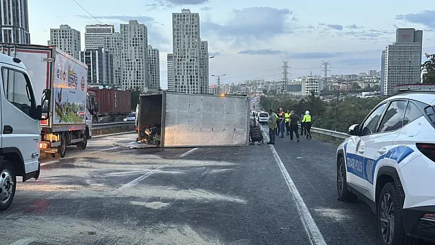 11 araç kazaya karıştı: 2' ağır 6 yaralı