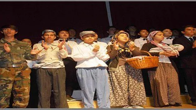 'ATATÜRK'E SELAM' ORATORYOSU İLGİYLE İZLENDİ