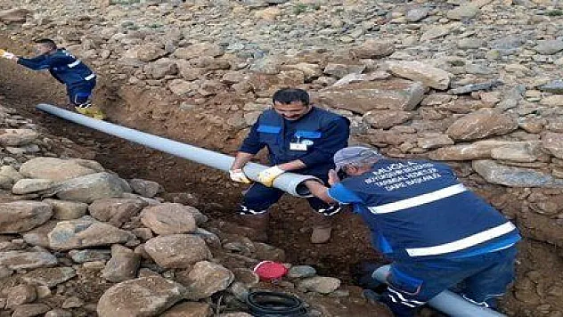 ÇİFTÇİLER KAPALI SULAMA SİSTEMİNE KAVUŞUYOR...