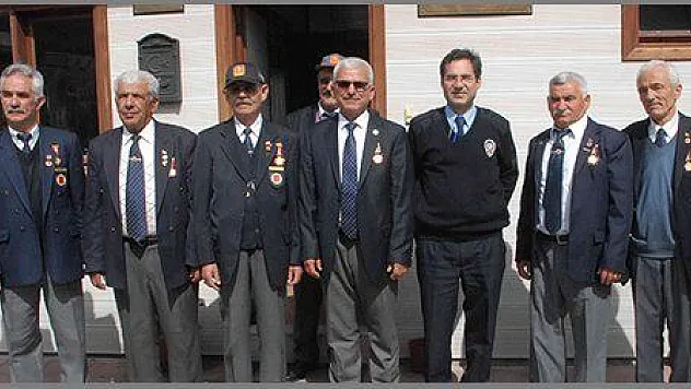 FETHİYE POLİSİ ŞEHİT AİLELERİNİ ZİYARET EDİYOR