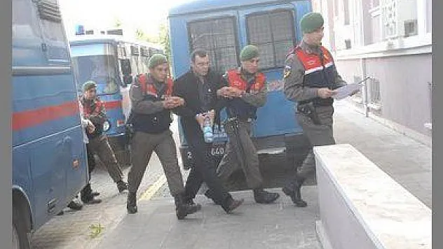 3 KİŞİNİN KATİLİNE 85 YIL 10 AY HAPİS