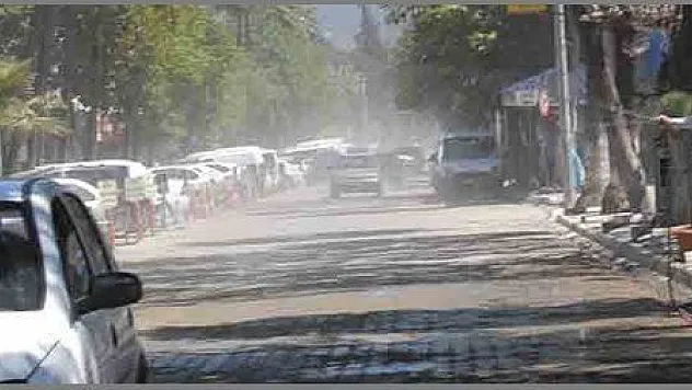 FETHİYE CADDELERİ TOZ DUMAN