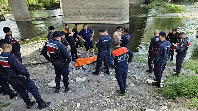 14 yaşındaki çocuk serinlemek için girdiği çayda boğuldu